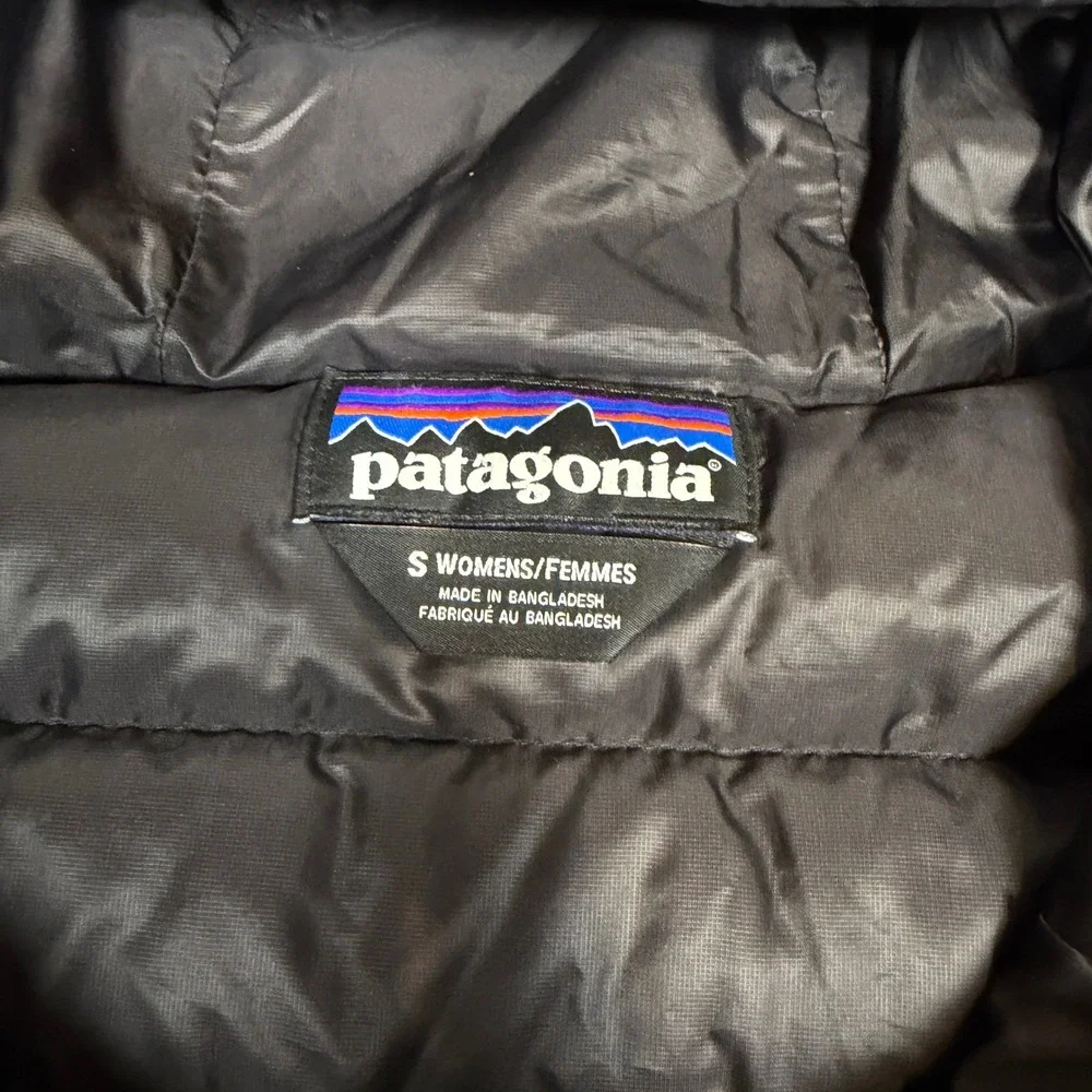 Patagonia Womens goose down Hoodie Black Puffer Jacket Size S Small repaired